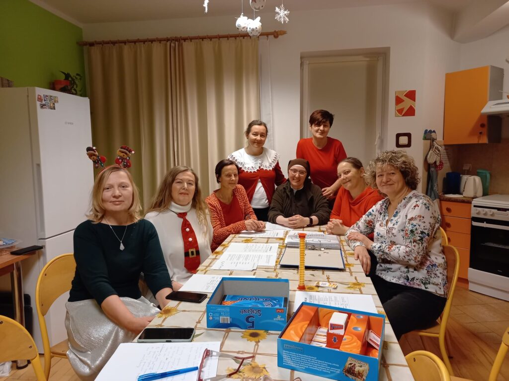 Spotkanie pomocników Św. Mikołaja w celu ustalenia ważnych spraw.