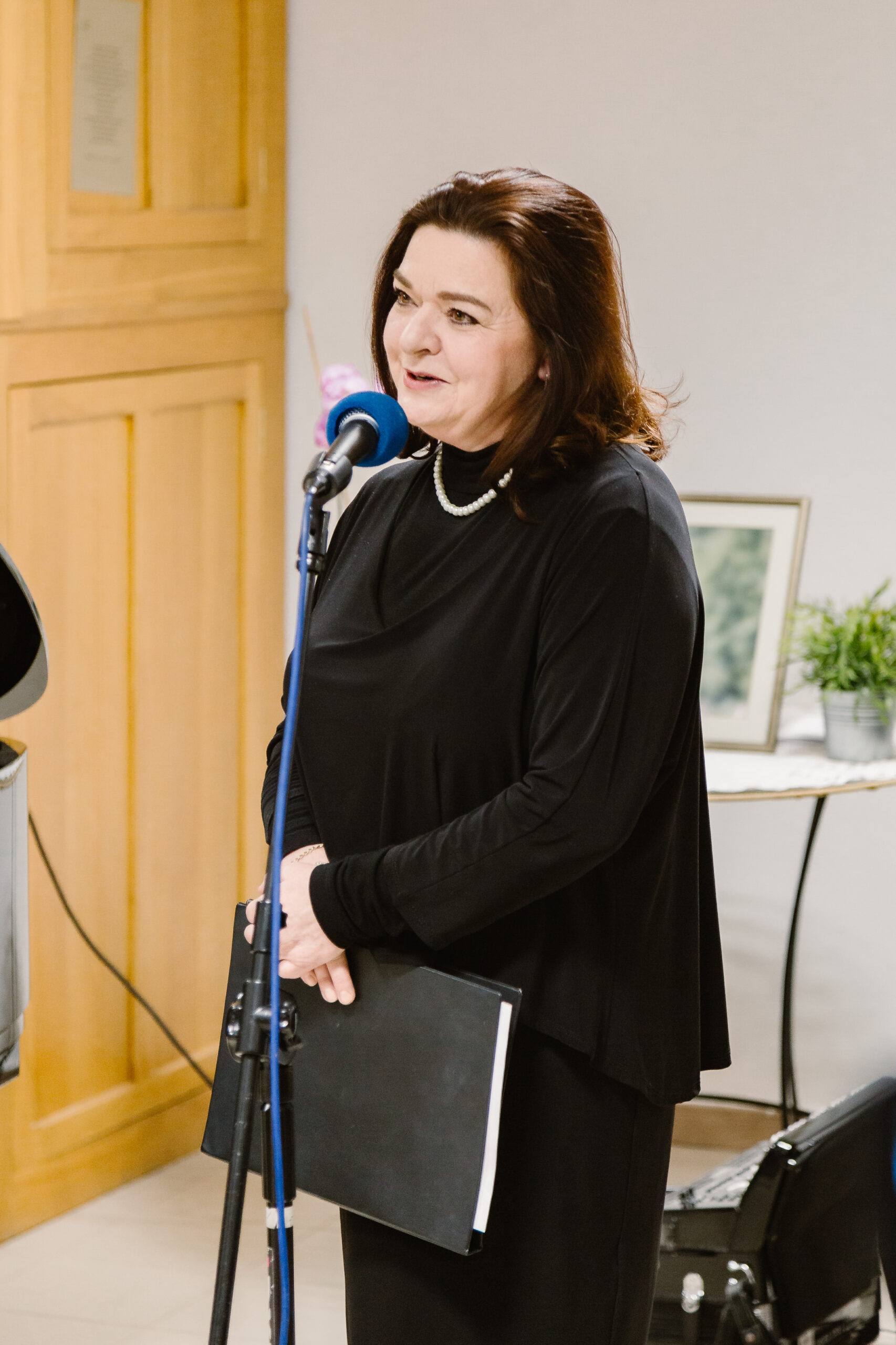 Dyrektor Beata Dąbrowska zapowiada kolejnych wykonawców.