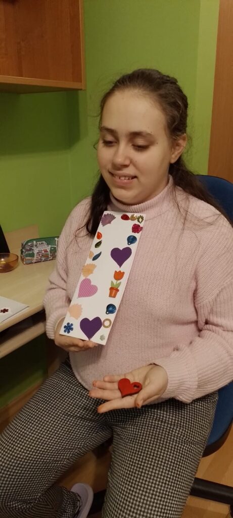 Amina z Walentynką i serduszkiem