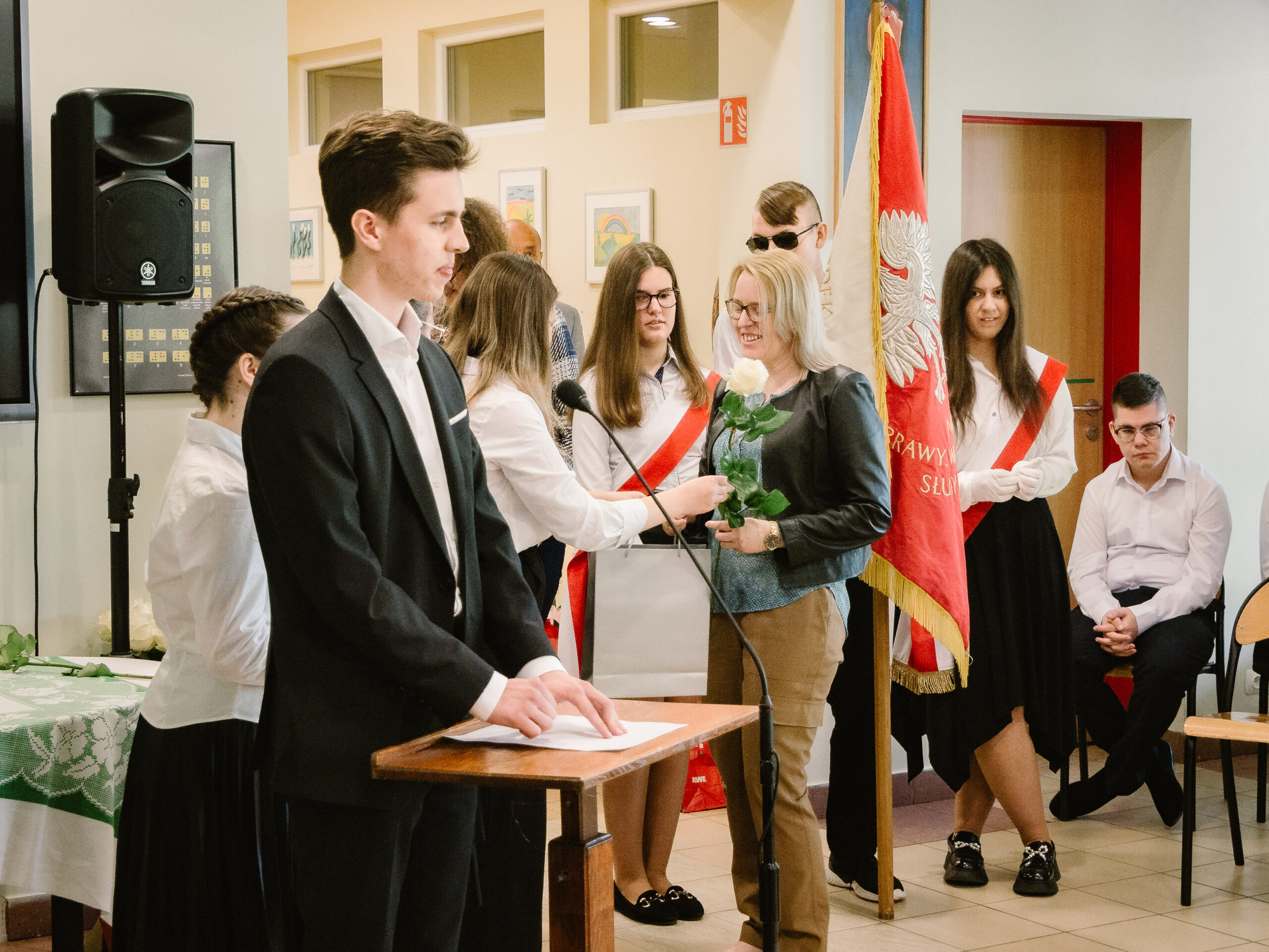 Przedstawiciel absolwentów liceum dziękuje nauczycielom i pracownikom Ośrodka.