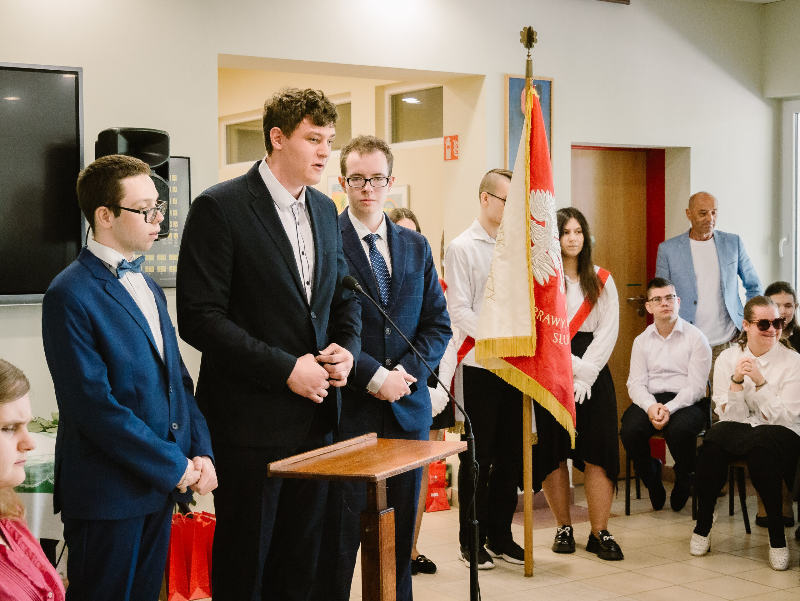 Przedstawiciel absolwentów technikum dziękuje nauczycielom i pracownikom Ośrodka.