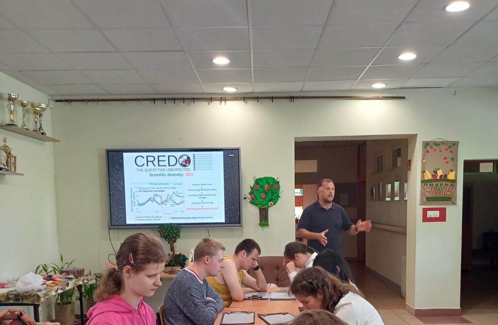 Profesor kończy swój wykład.