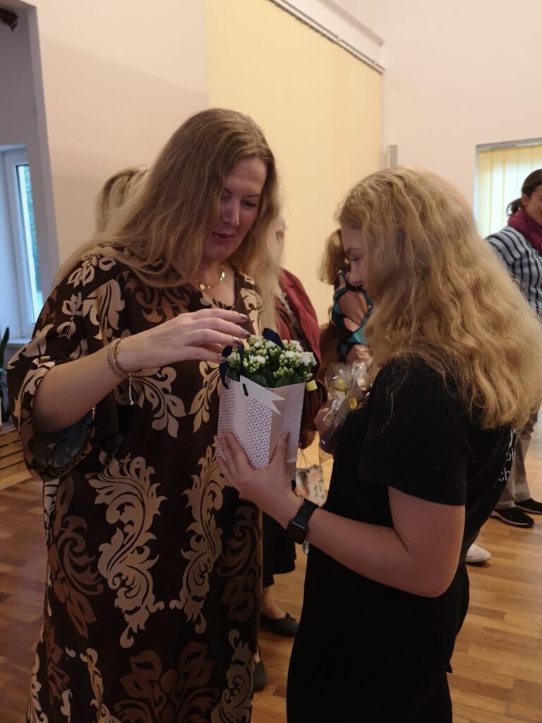 Ewa składa życzenia pani Małgosi