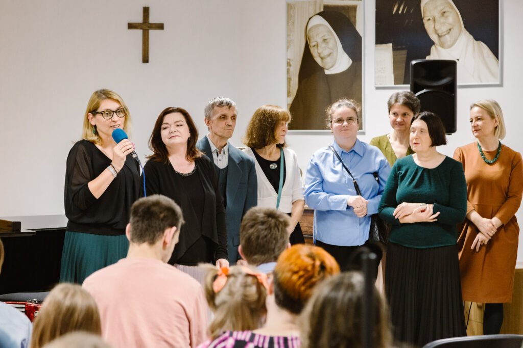 Dyrektor Ośrodka Kamila Miler-Zdanowska dziękuje nauczycielom i uczniom za piękne występy.