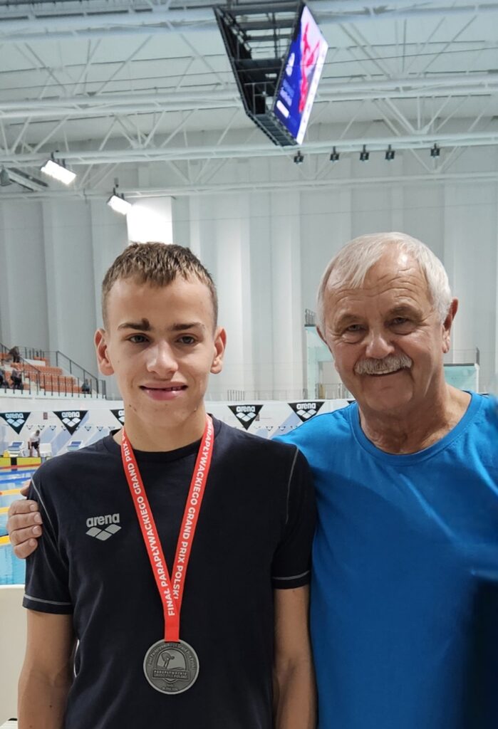 Chłopiec z trenerem