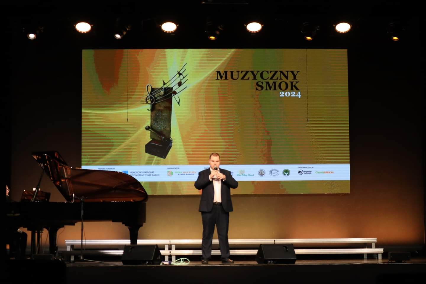 Piotr Rafalski śpiewa, akompaniuje Łucja Szablewska - Borzykowska