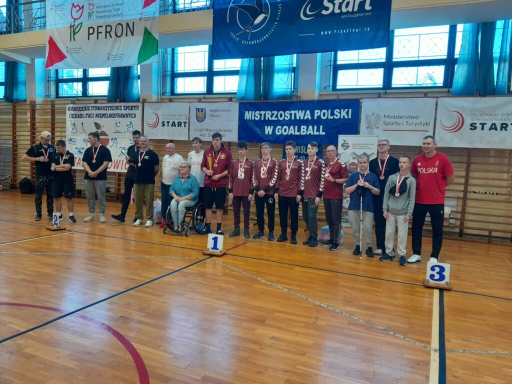 Trzy drużyny na podium.