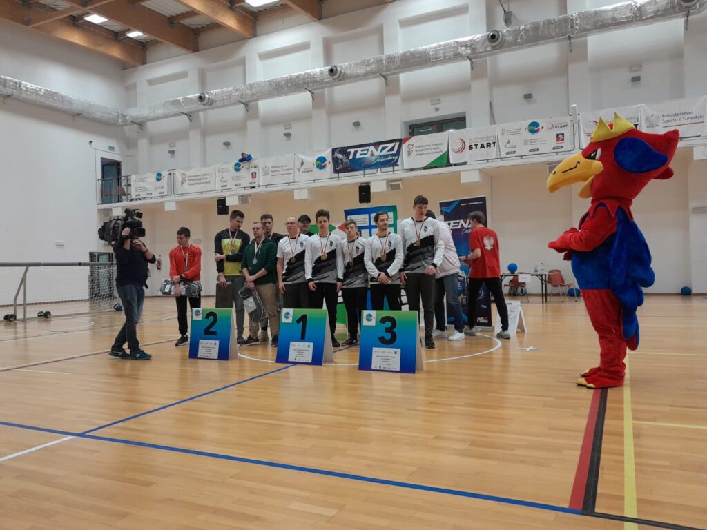 Dekoracja medalowa uczestników.