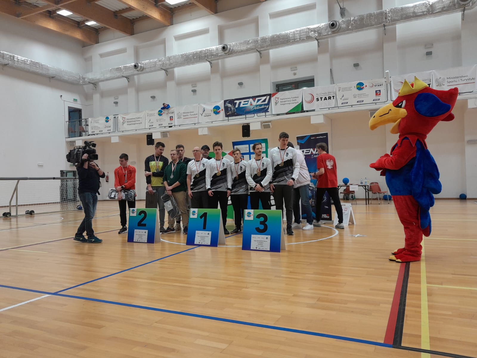 Dekoracja medalowa uczestników.