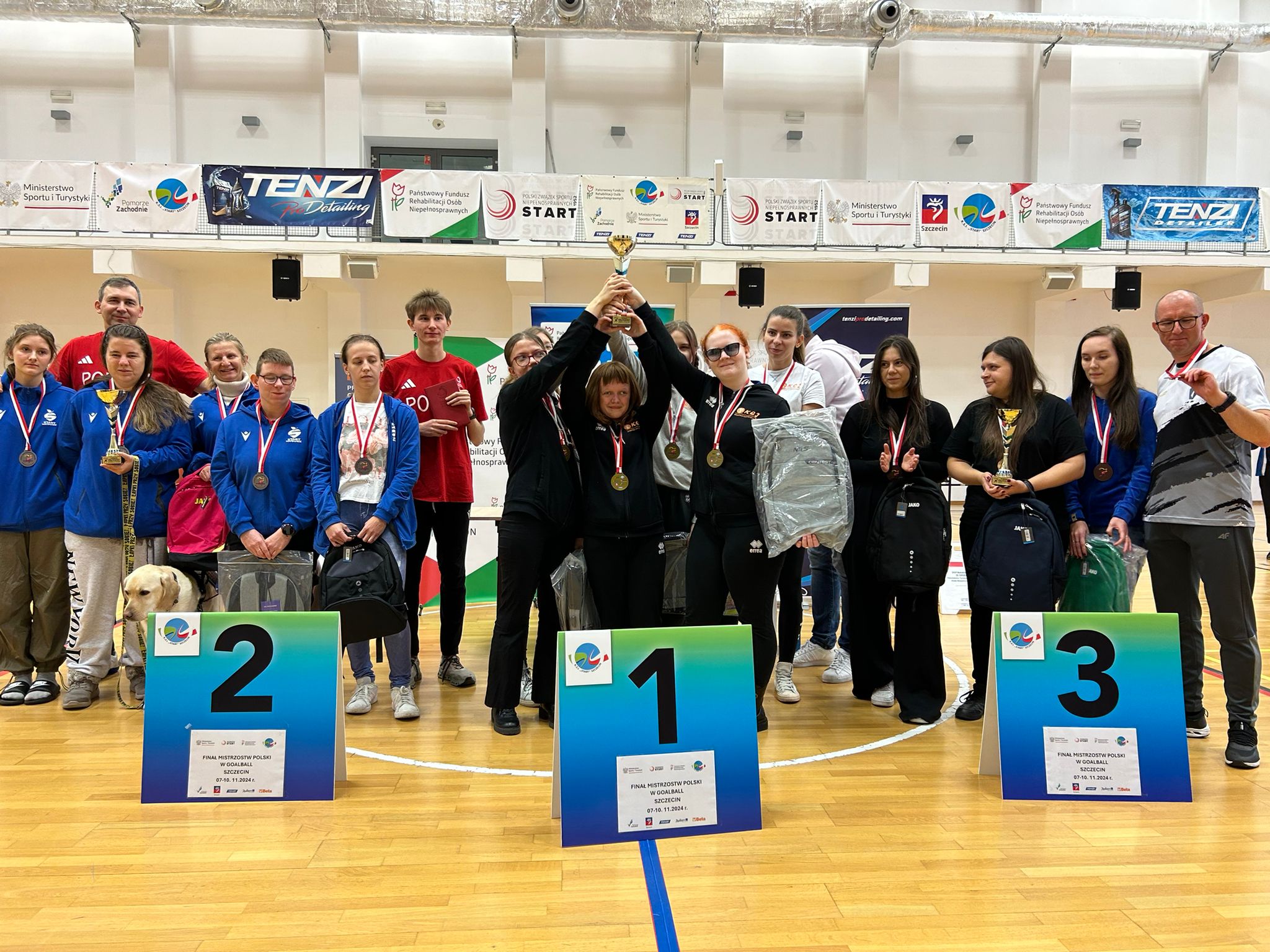 Podium zawodów dziewcząt.