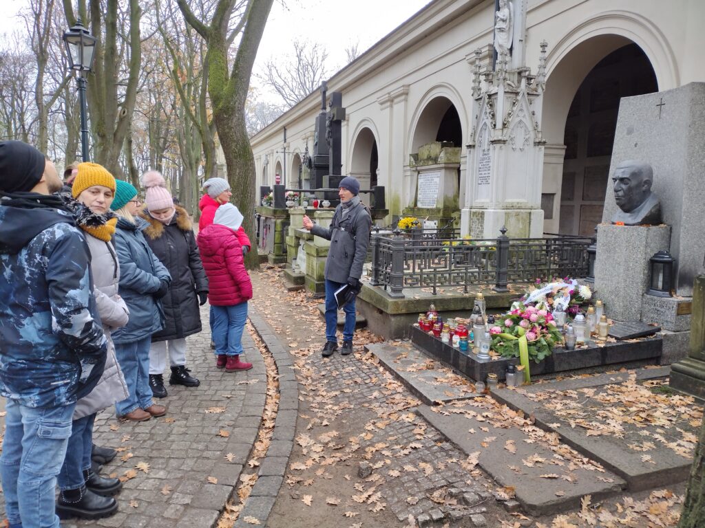 Przed mogiłą Jerzego Waldorffa
