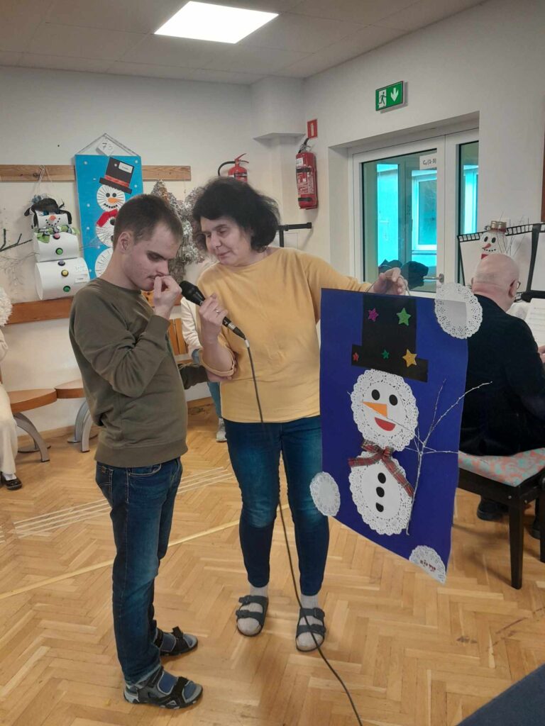 Sergiej opowiada o technice wykonania bałwanka