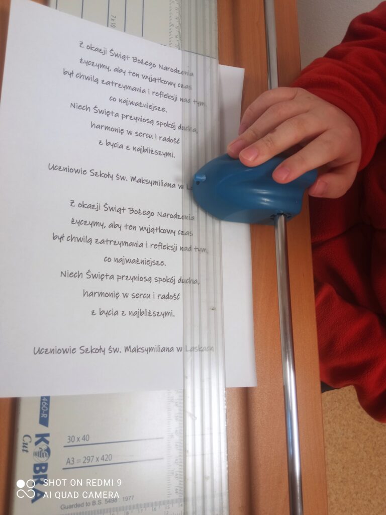 Tekst życzeń przycinany na gilotynie