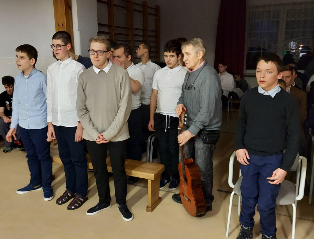 śpiewa grupa 3