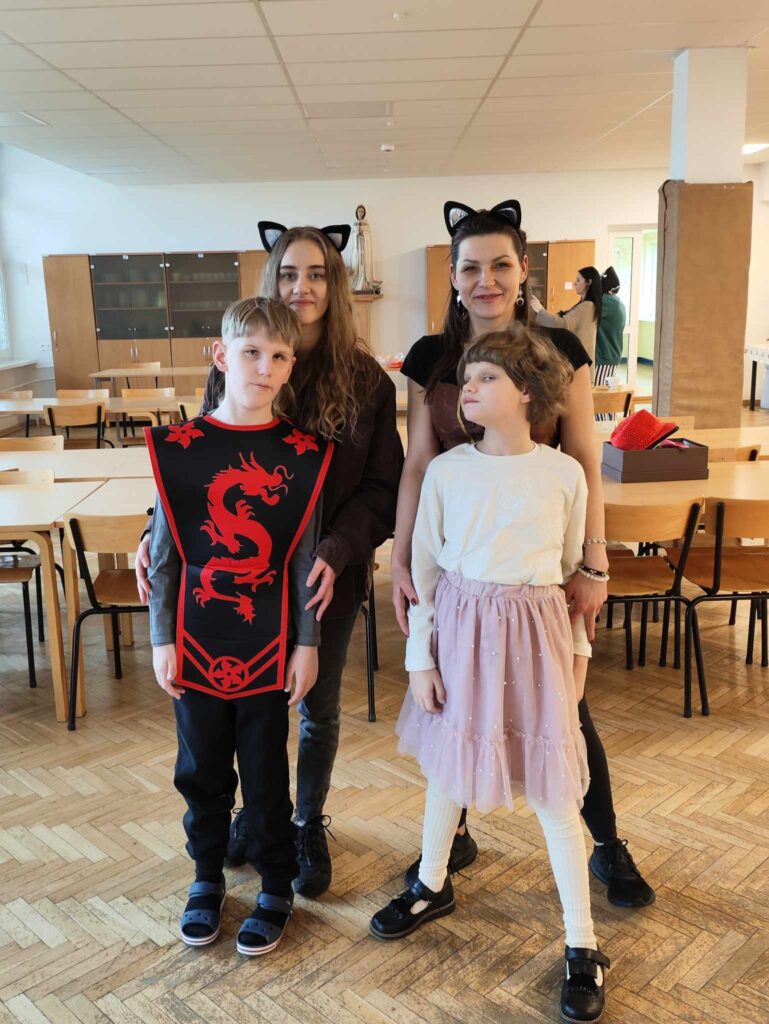 4 "Gwiazdy" stoją parkiecie