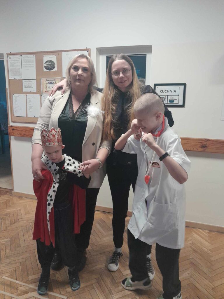 4 "Gwiazdy" stoją parkiecie