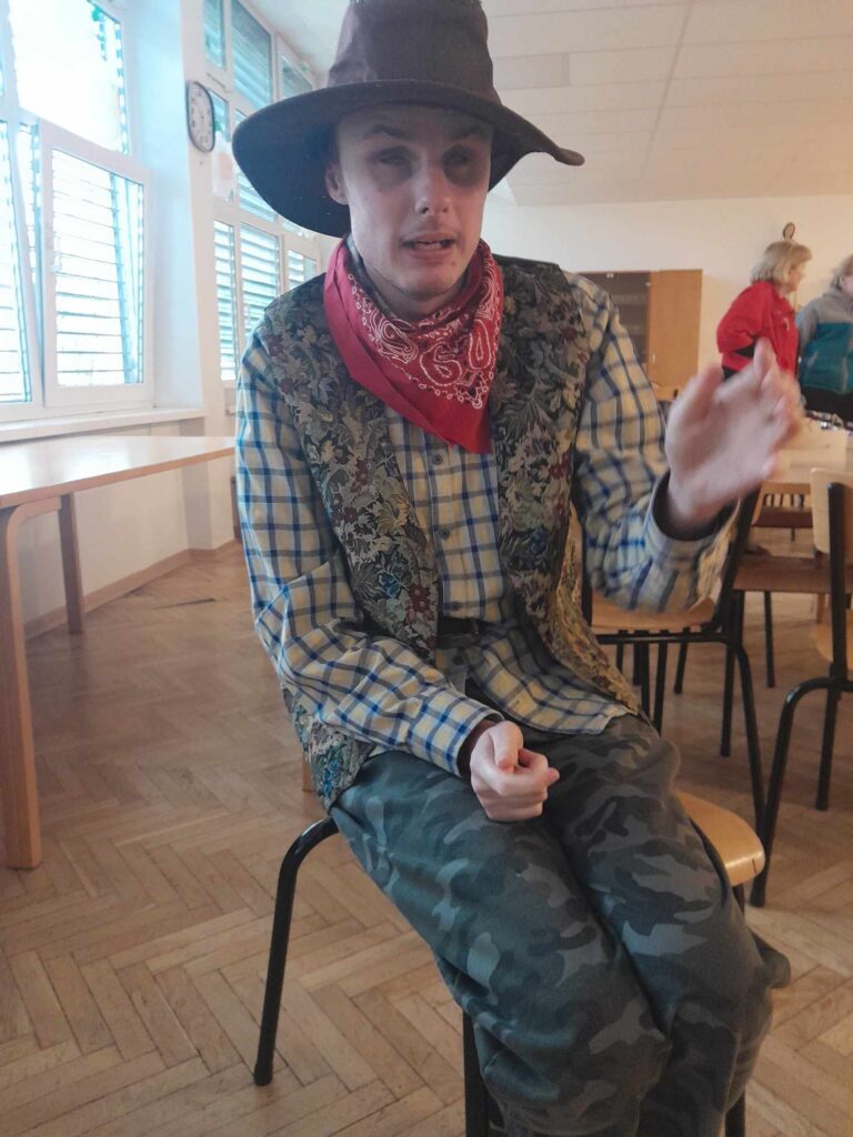 "Gwiazda" siedzi na krześle