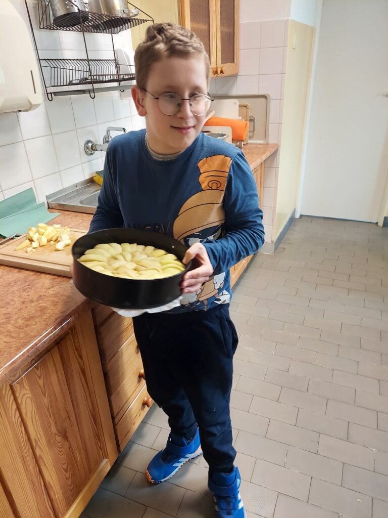 Bartek z ciastem w blaszce