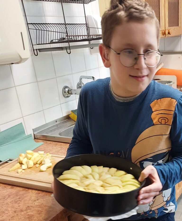 Bartek z ciastem w blaszce