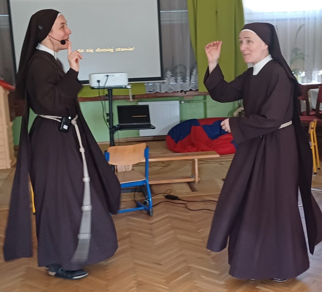 Tańczące siostry.