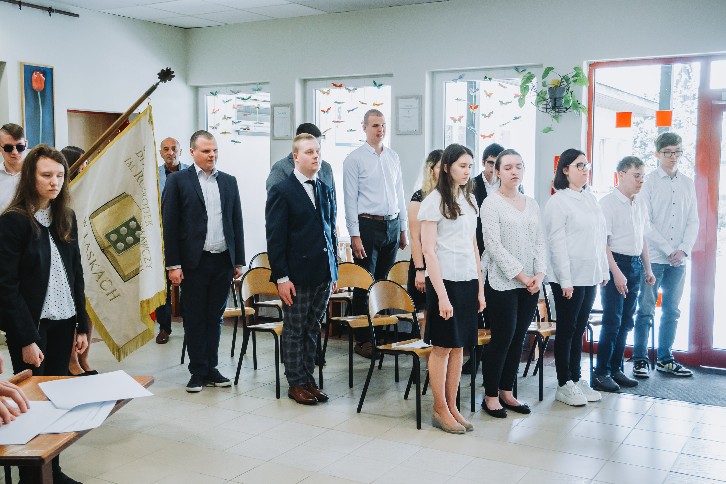 Uczniowie składają ślubowanie.