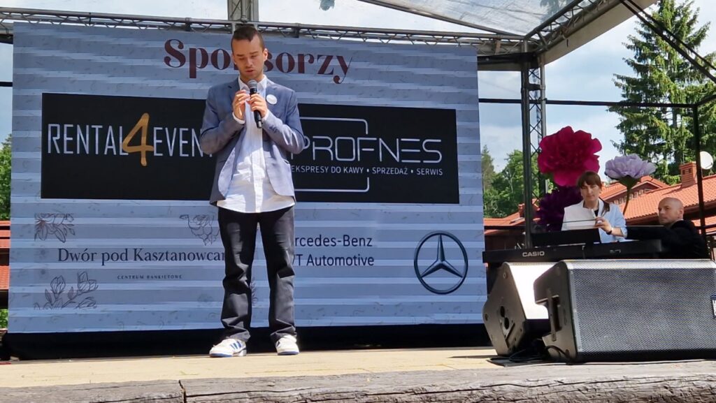 Miłosz przy mikrofonie
