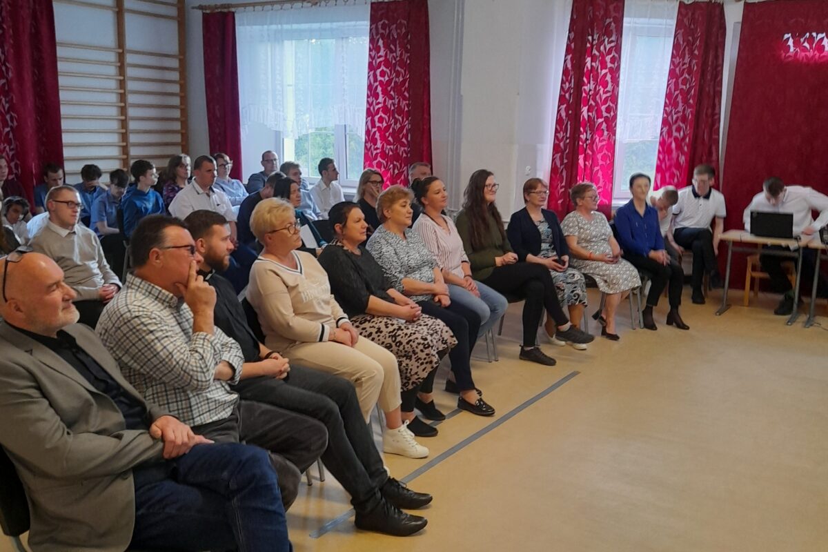 Panowie i panie odchodzący z internatu