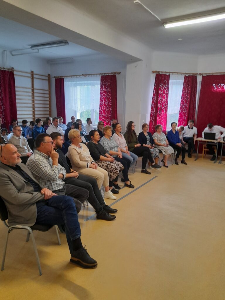 Panowie i panie odchodzący z internatu
