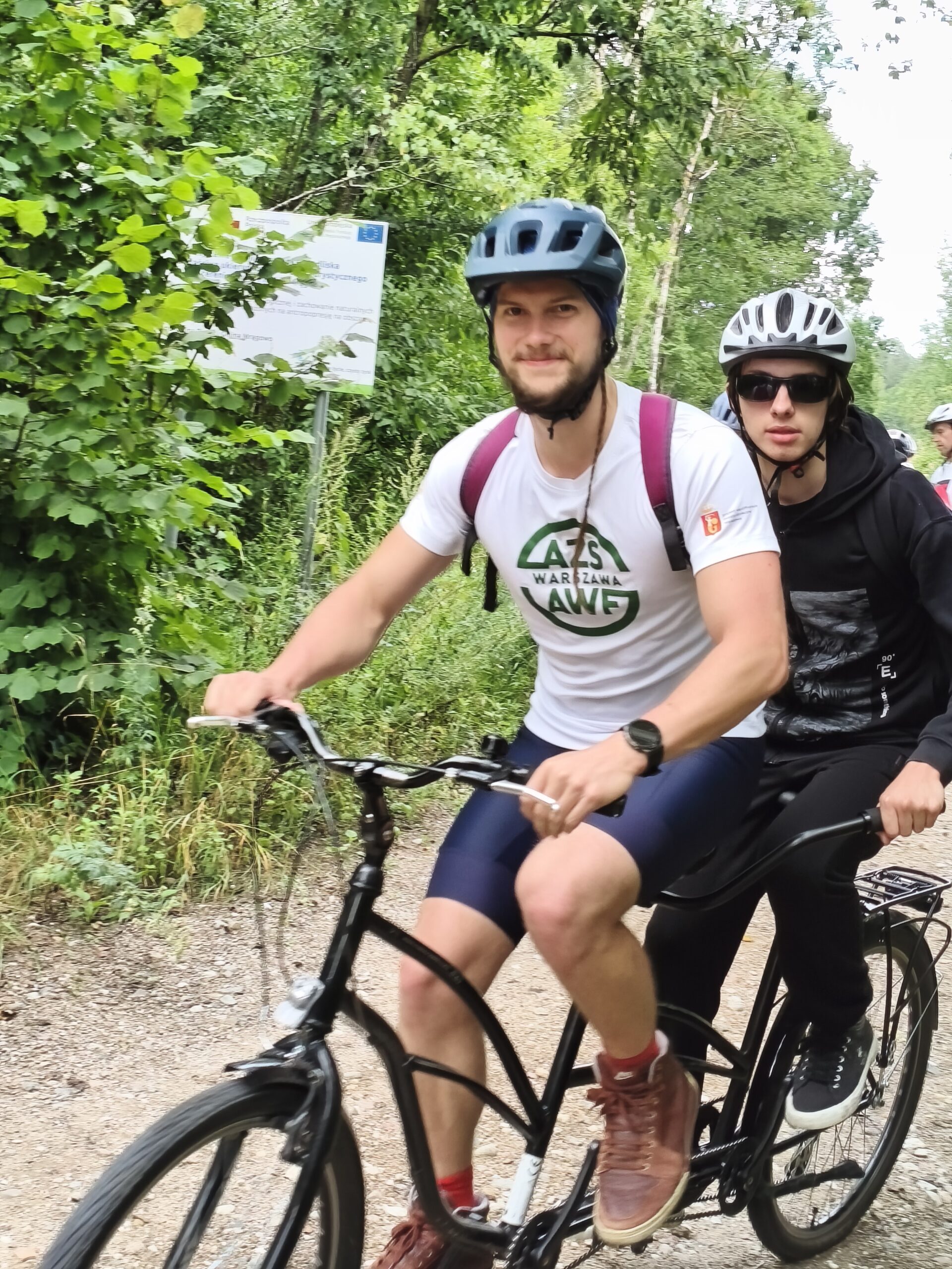 Para jadąca na tandemie.