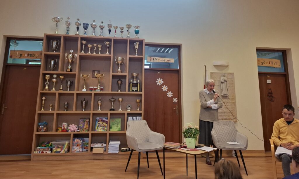Nauczycielka opowiada o Janie Kochanowskim