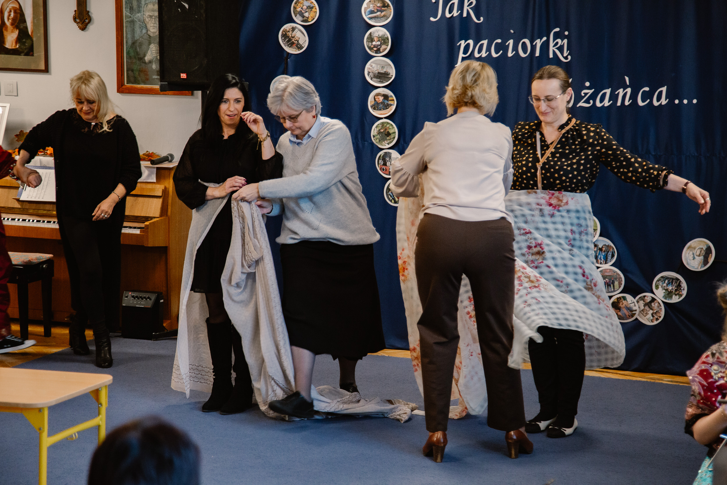 Konkurs w ubieraniu w sari