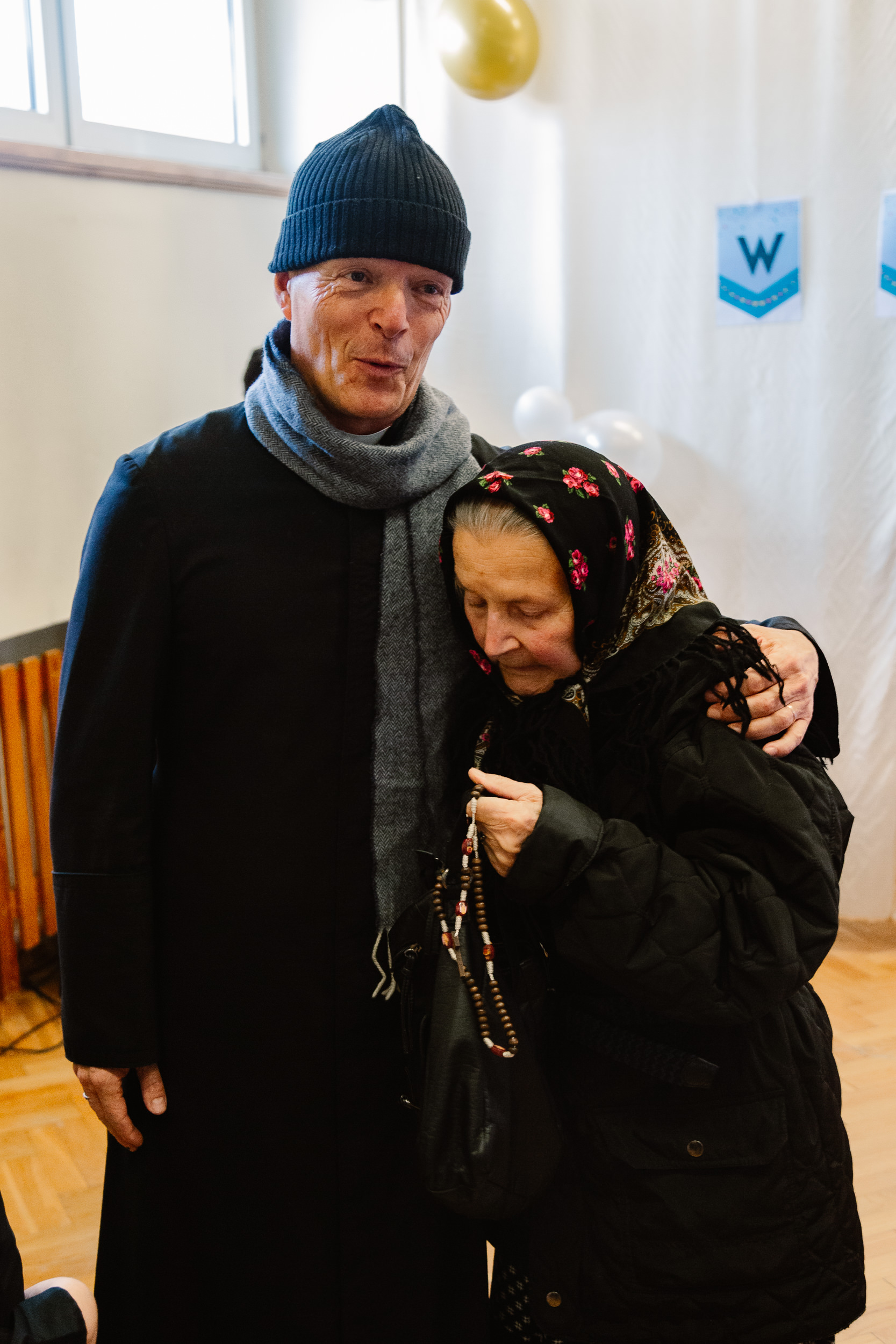 Dyrektor Wojciech Święcicki przebrany za ks. Jerzego Popiełuszkę