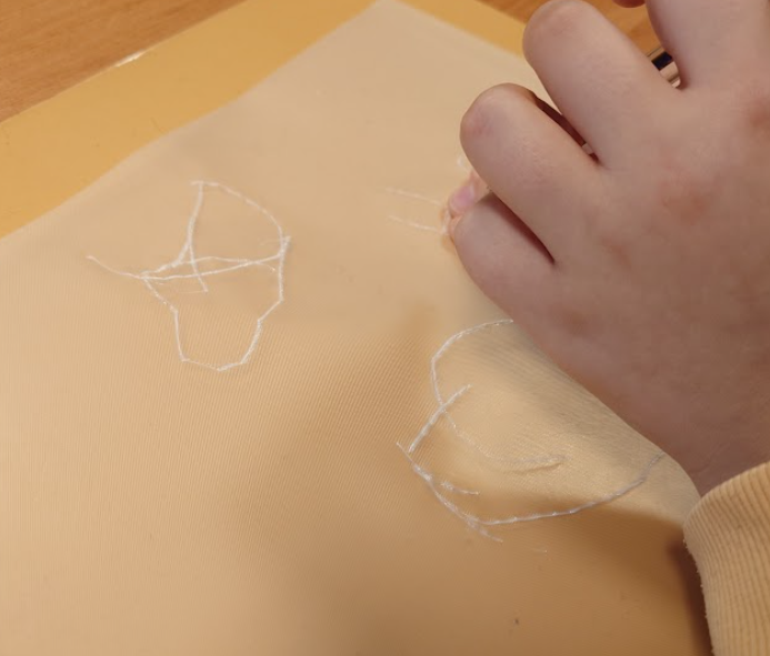 Pierwsza próba narysowania stołu i krzesła.