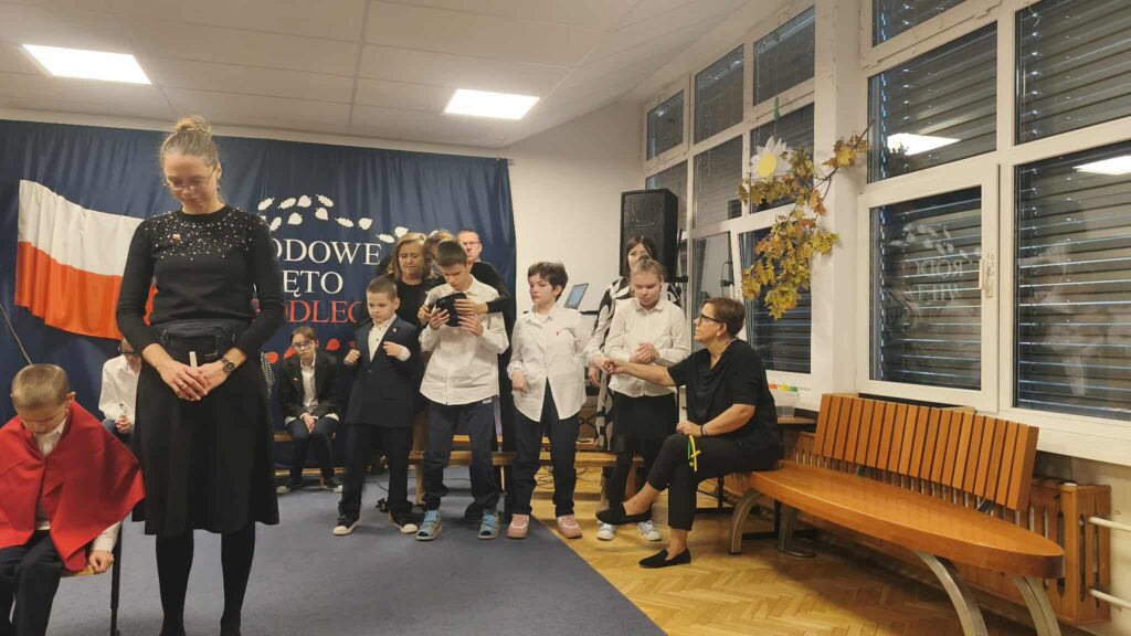 uczniowie wypowiadają swoje kwestie