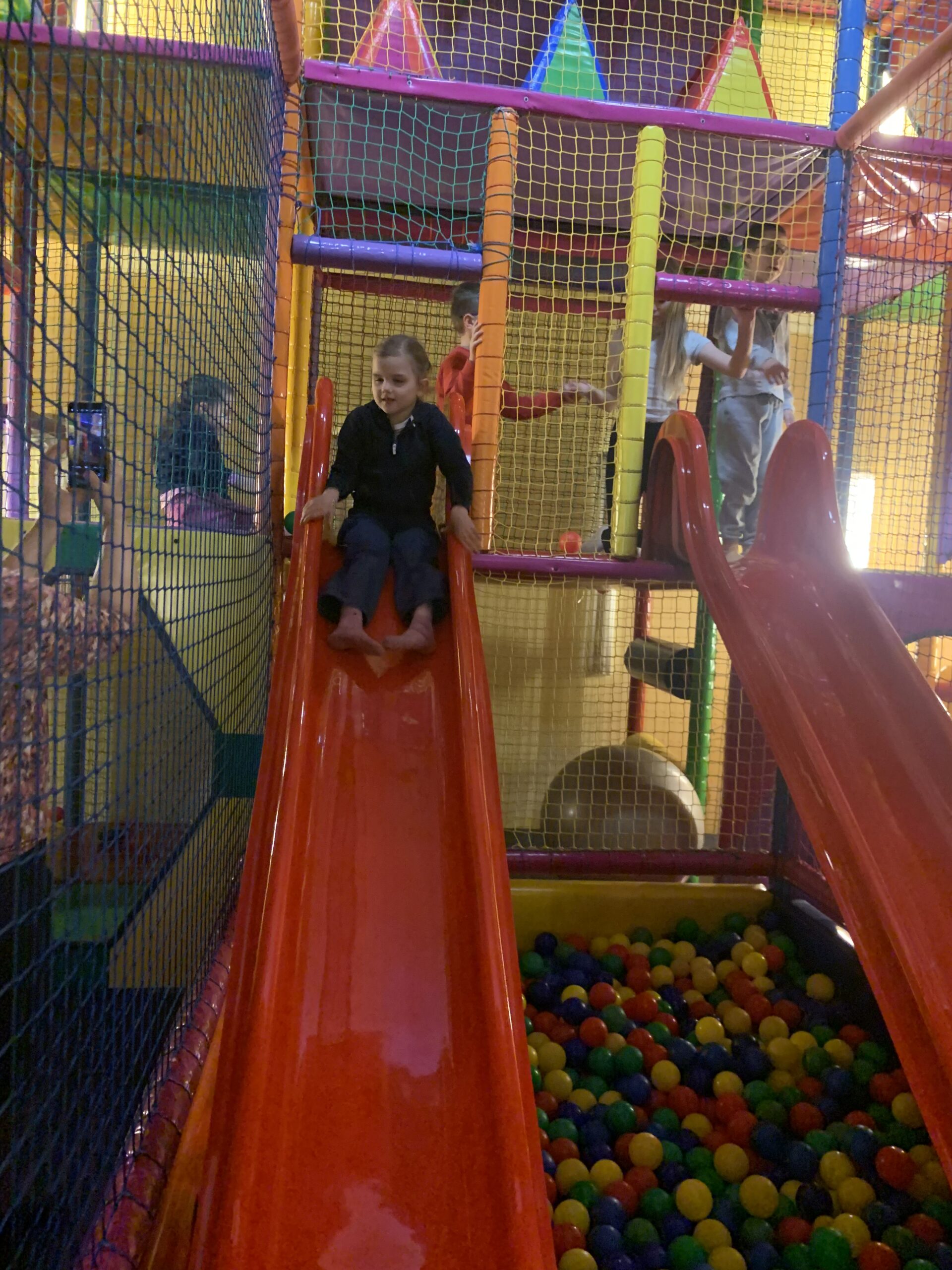 Cesia na zjeżdżalni