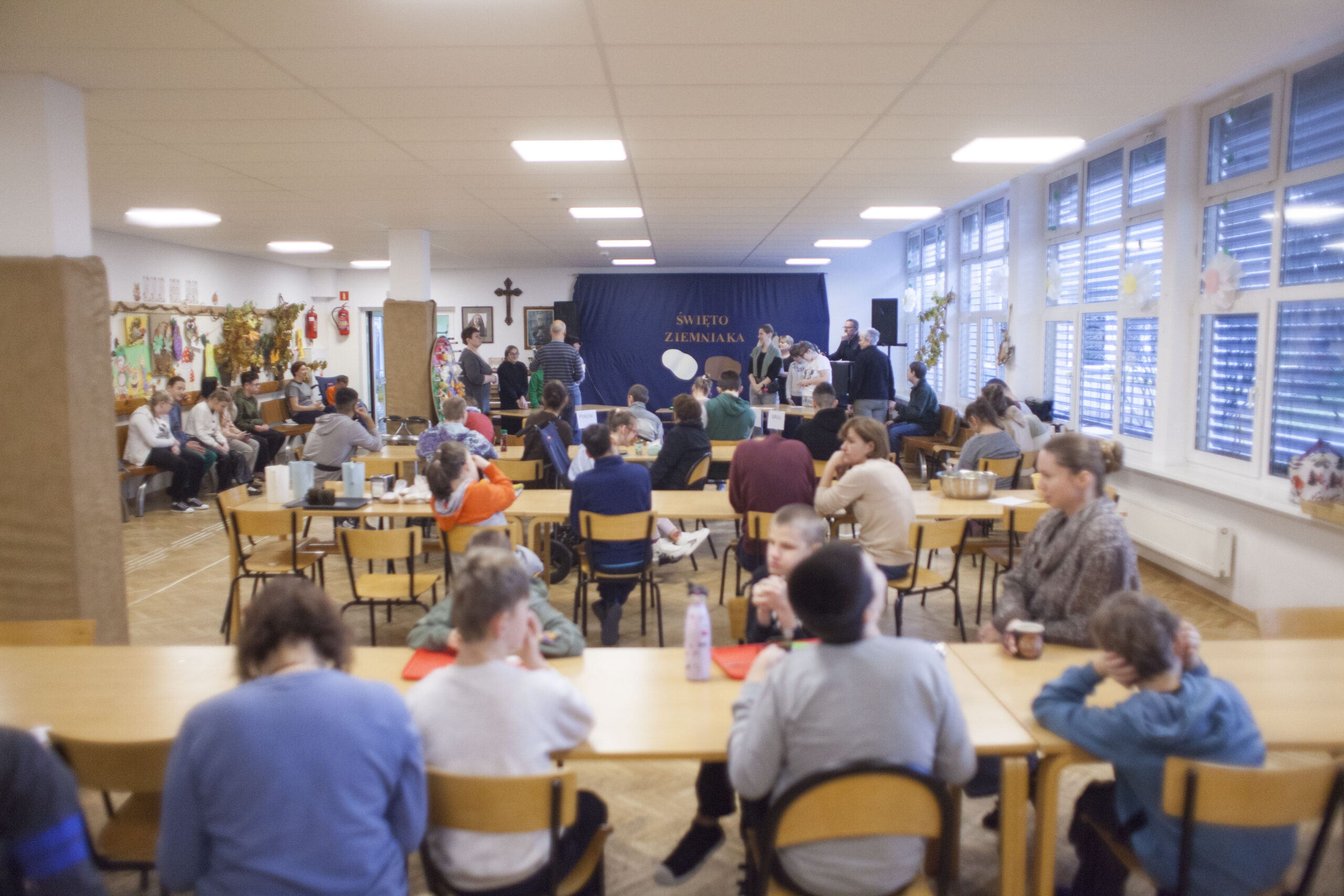 widok całej sali podczas ziemniaczanej "familiady"