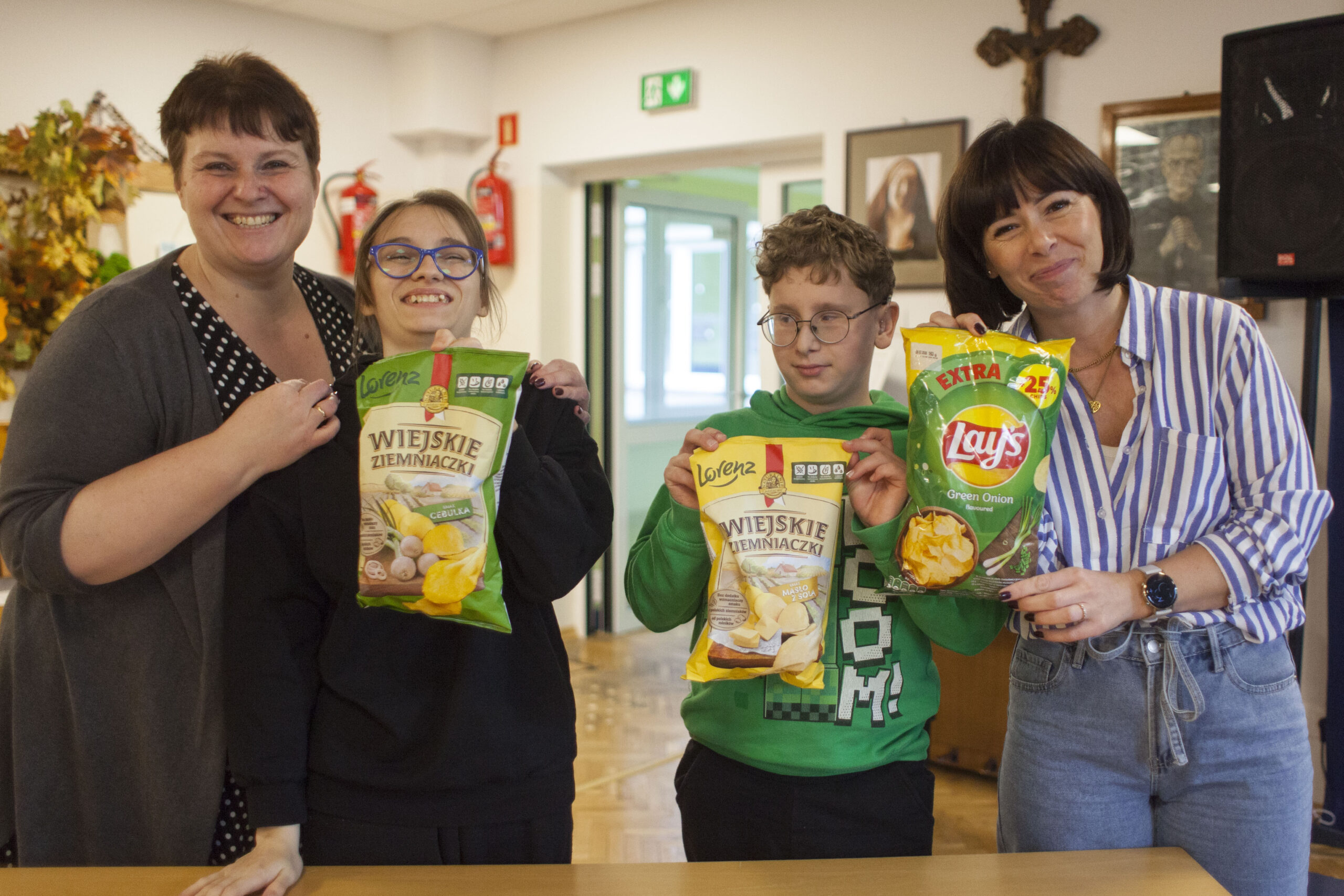 Finał "familiady" drużyna z nagrodami.
