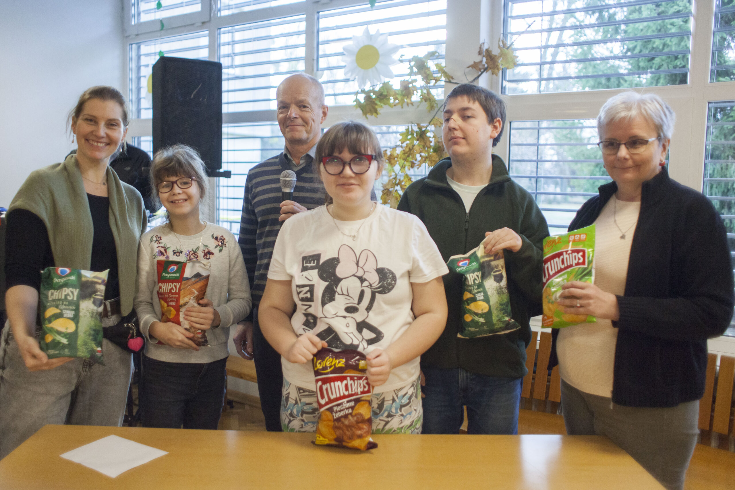 Finał "familiady" drużyna z nagrodami.
