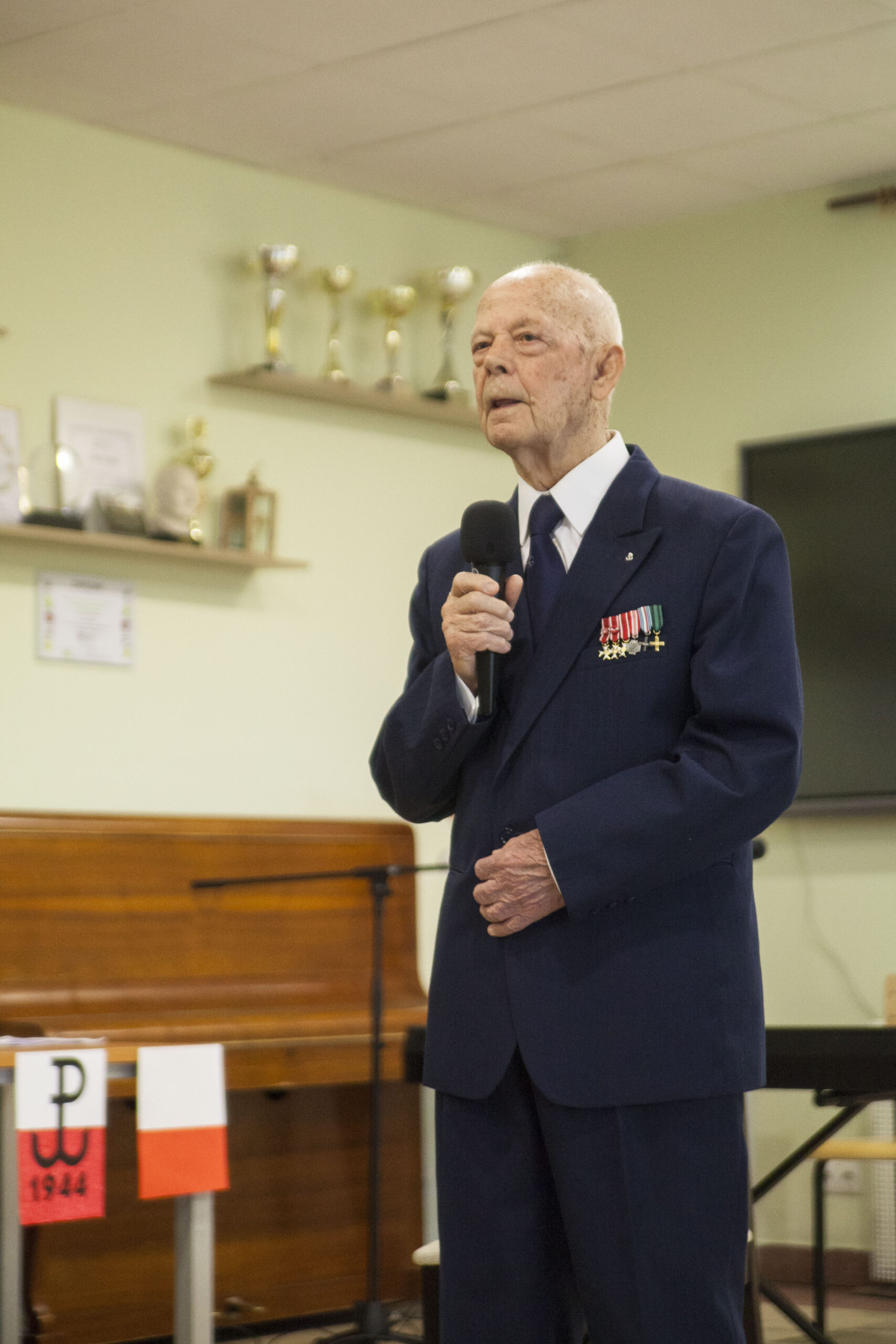 gość - p. Witold Lisowski podczas przemówienia