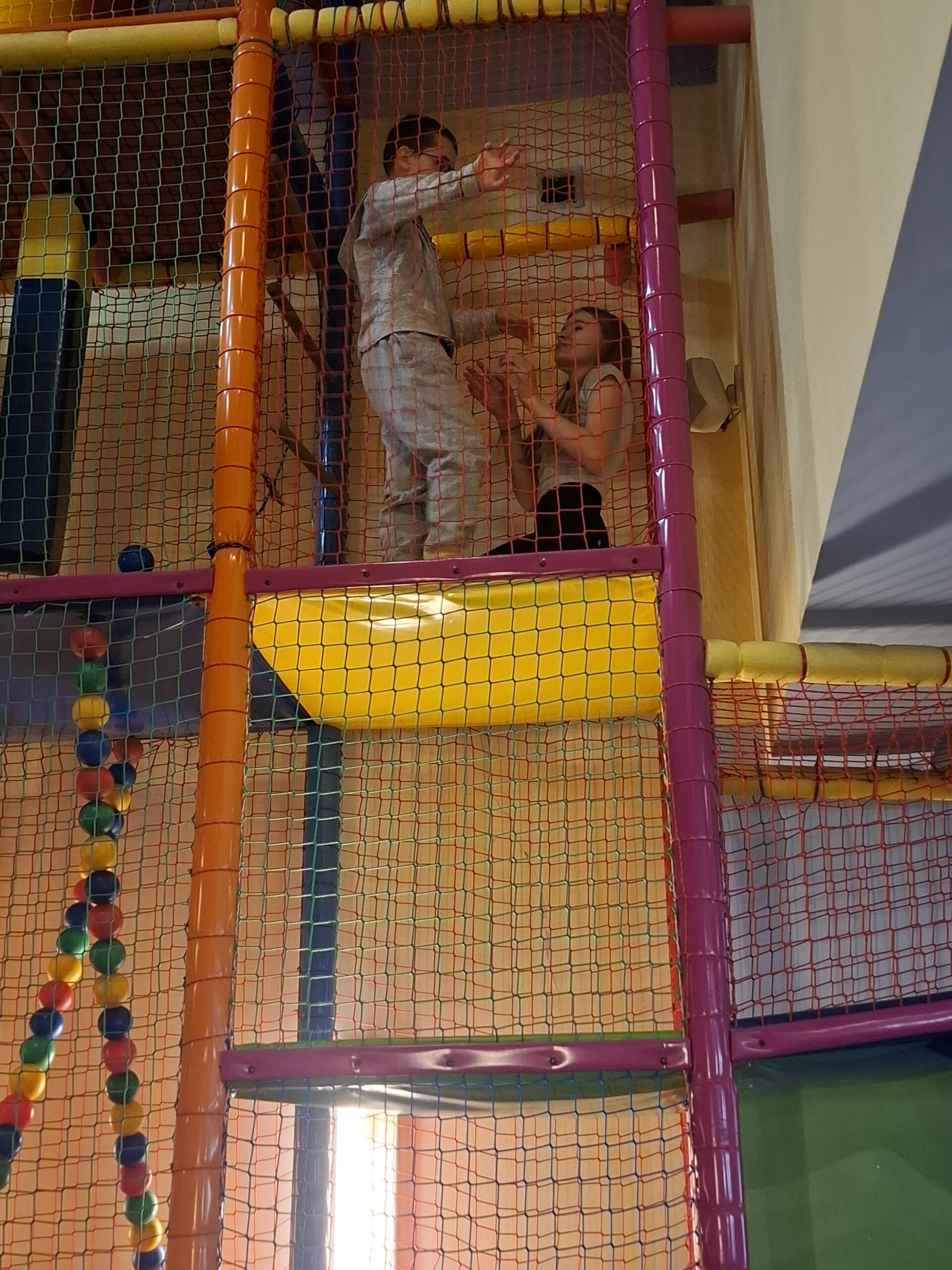 Wojtek z Olą chodzą pod samym sufitem