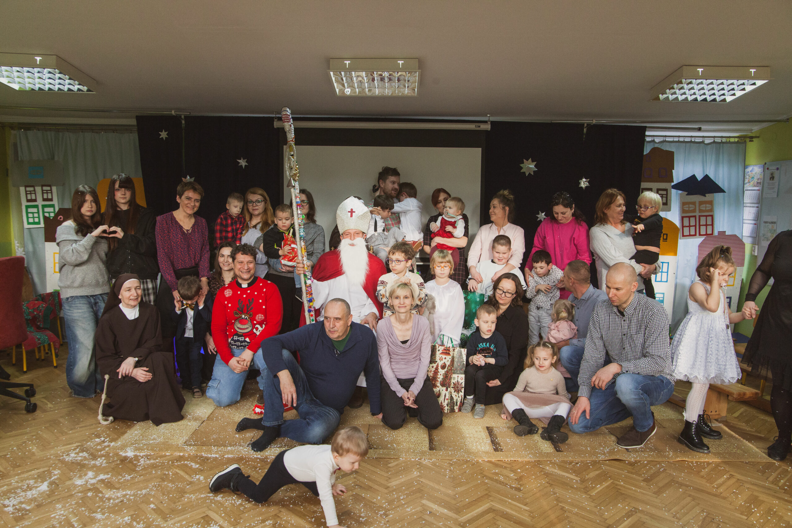 Zdjęcie grupowe z Mikołajem.