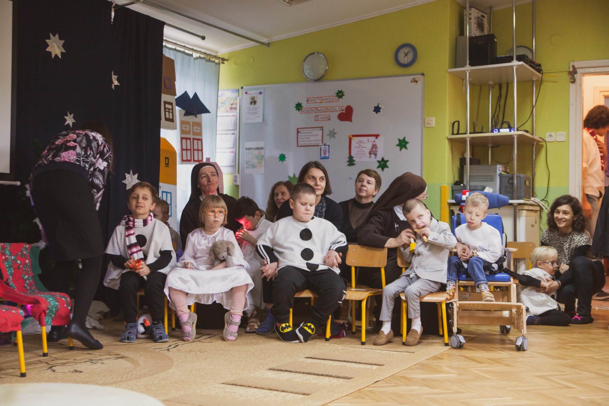 Przedszkolaki na scenie.