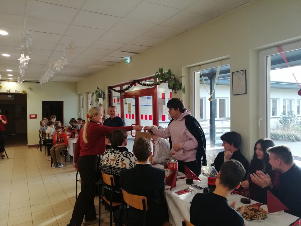 Rozstrzygnięcie konkursu i rozdawanie nagród. 