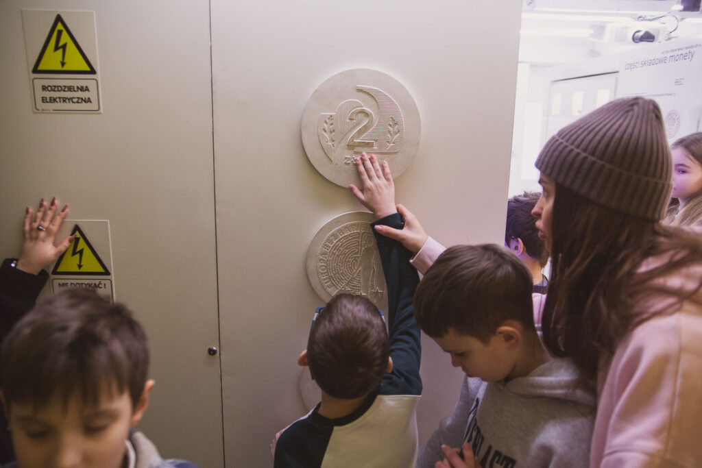 oglądanie dużego wzoru monety 2zł