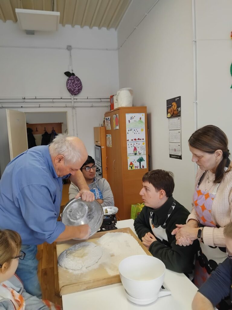 Pan Jarek wyrabia ciasto