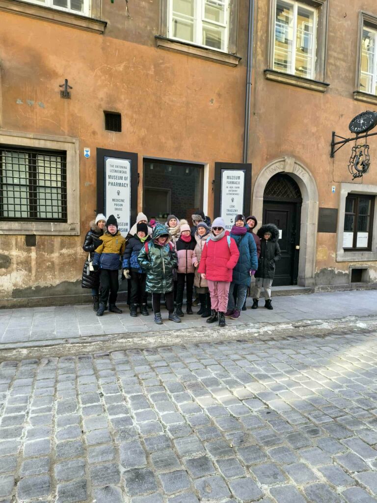 Wspólne zdjęcie przed Muzeum