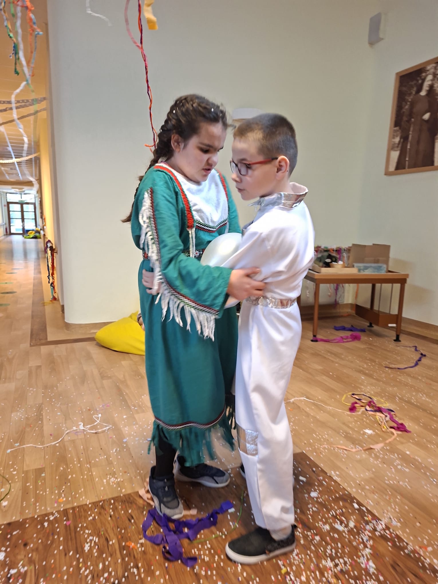 Podczas tańca z balonami