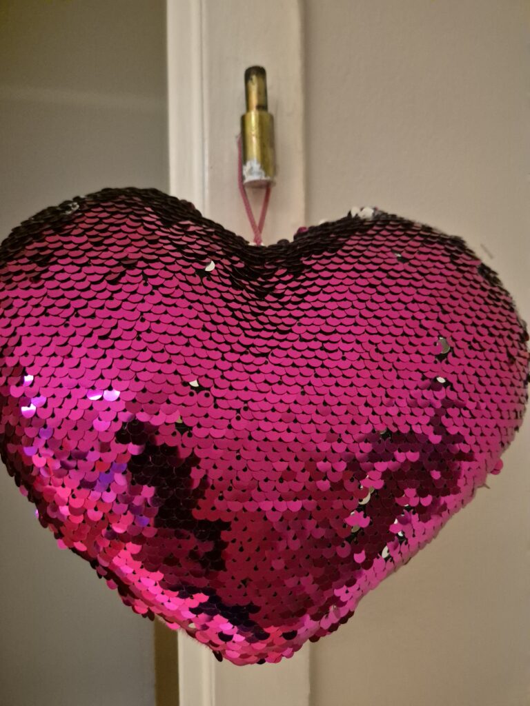 Duże cekinowe serducho