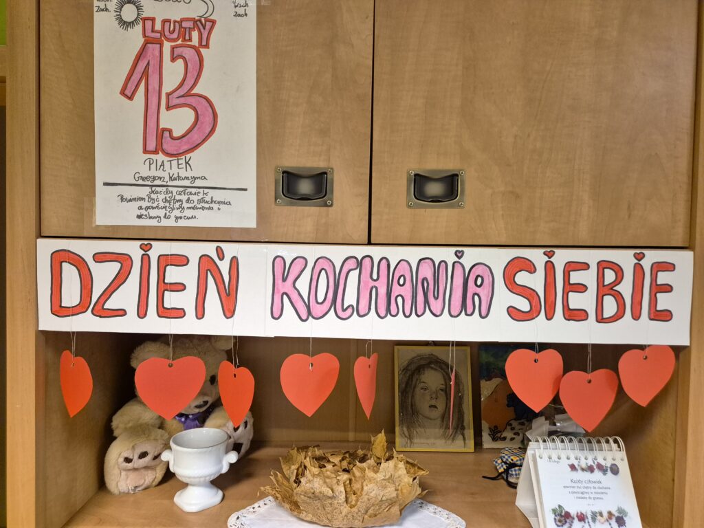 Kartka z kalendarza z dniem 13 luty ze Świętem Dniem Kochania Siebie