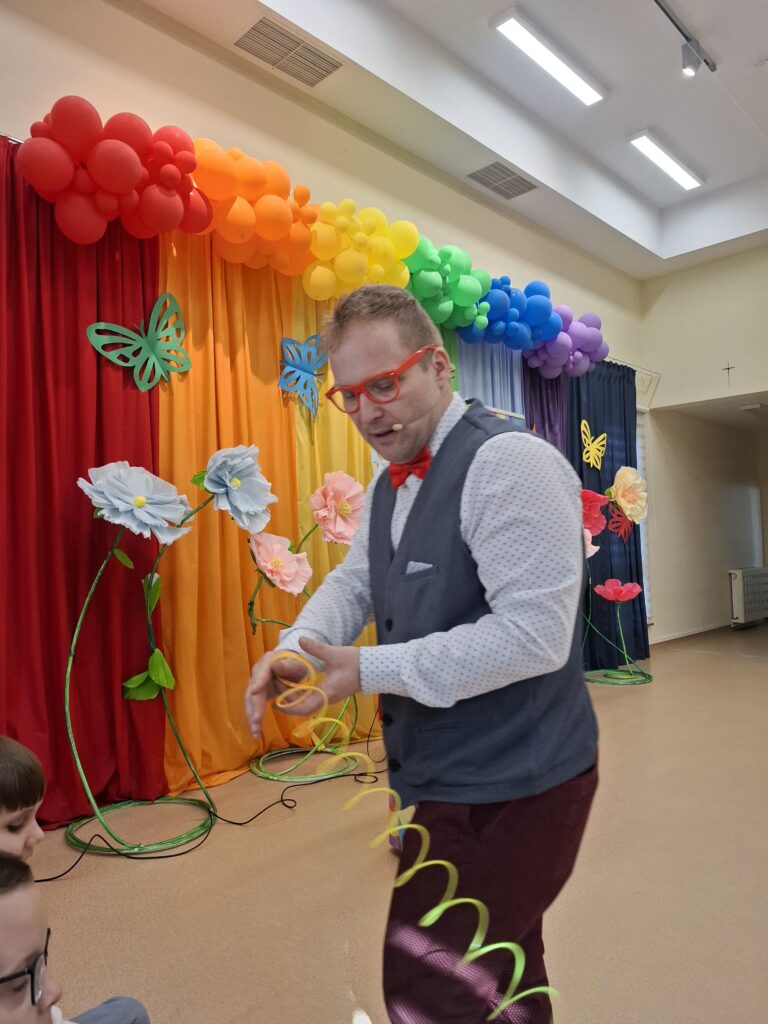 Waflowy mazurek posmarowany powidłami